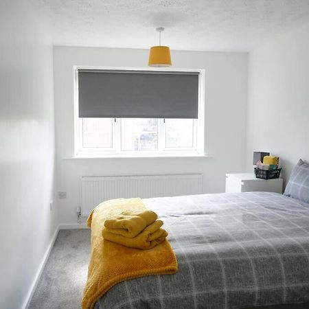 Cosy Four Bed Property With En-Suite Near To Nec Birmingham Airport And The City Exterior foto