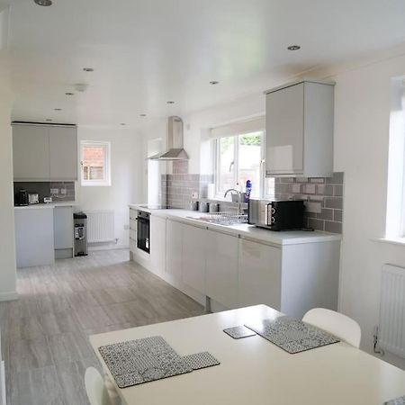 Cosy Four Bed Property With En-Suite Near To Nec Birmingham Airport And The City Exterior foto